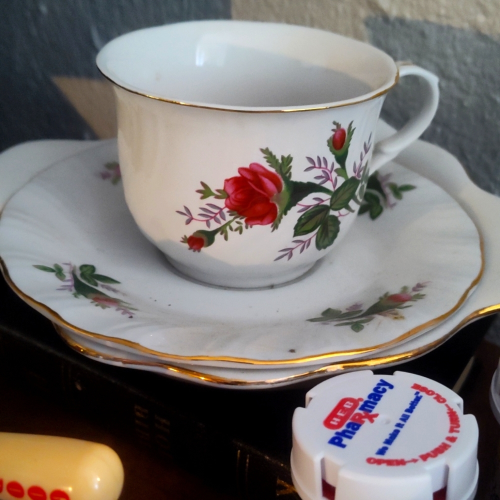 gold rimmed  cup set
